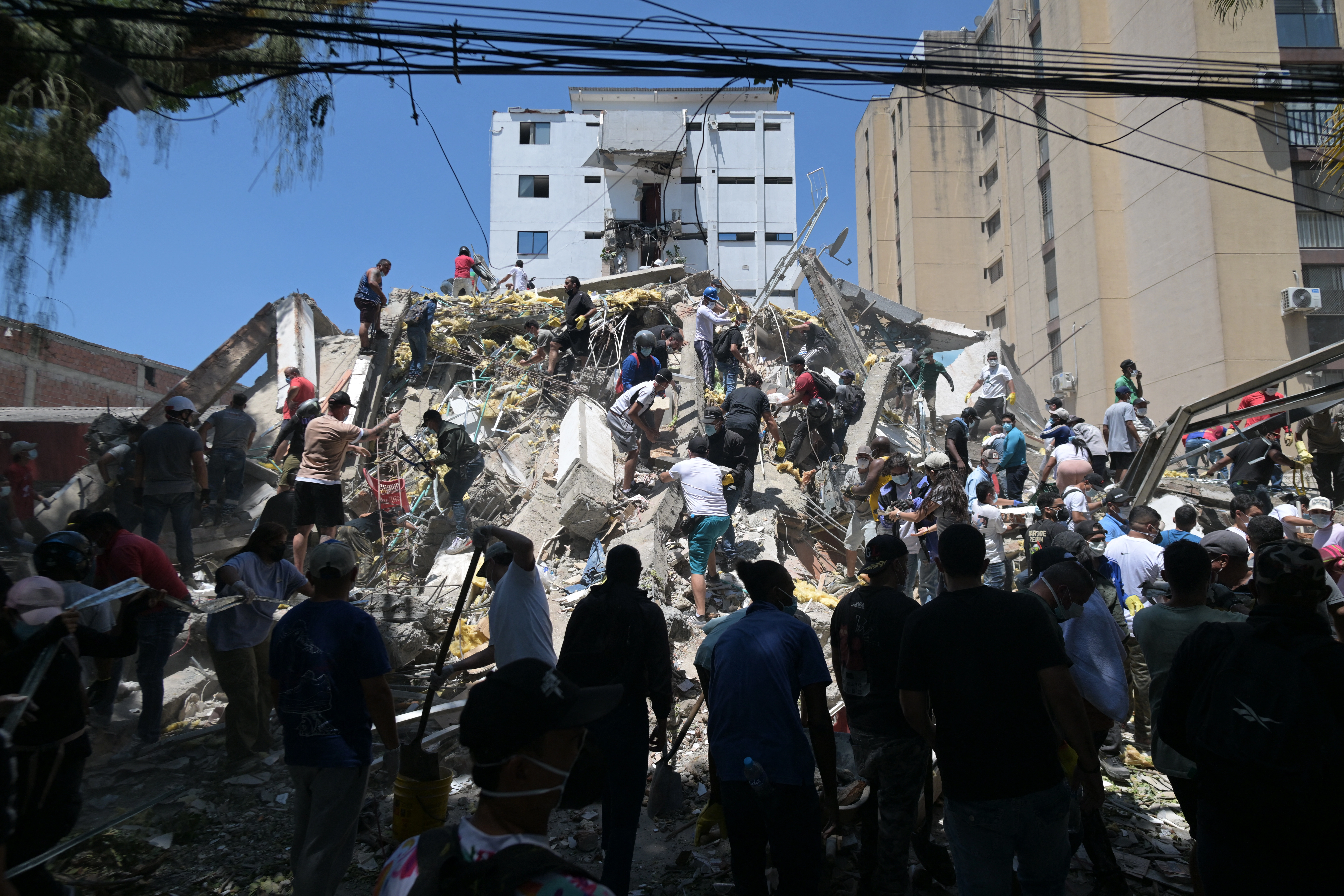 Escombros após terremoto que atingiu a Colômbia