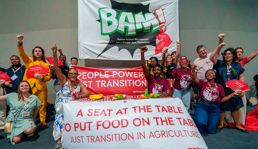 Ação da ActionAid pede por Transição Justa na COP30, em Belém.