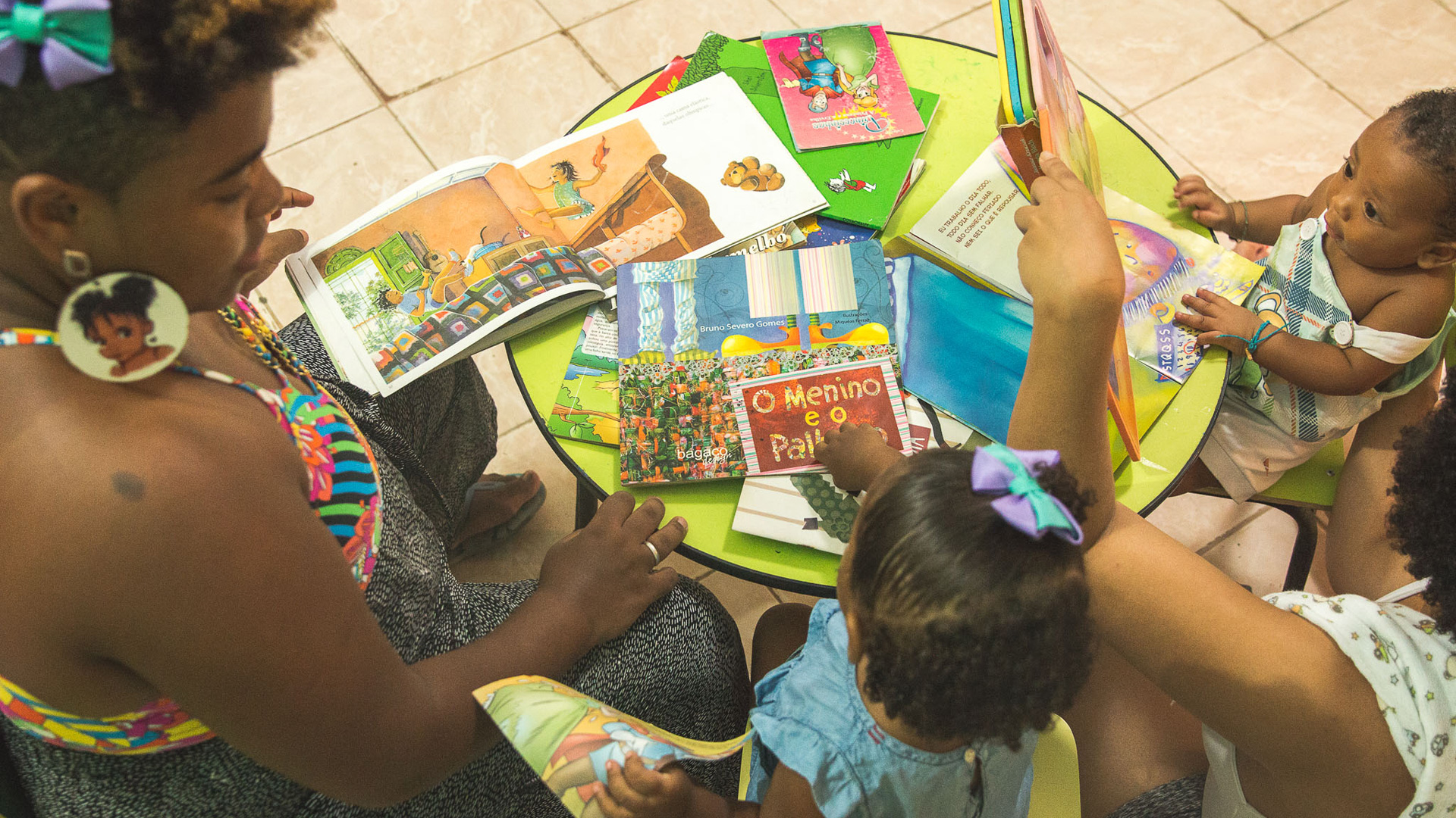 Grande parte das famílias e, principalmente, das mães que trabalham, não conseguem deixar seus filhos em um local seguro e apropriado para a primeira infância. Foto: ActionAid