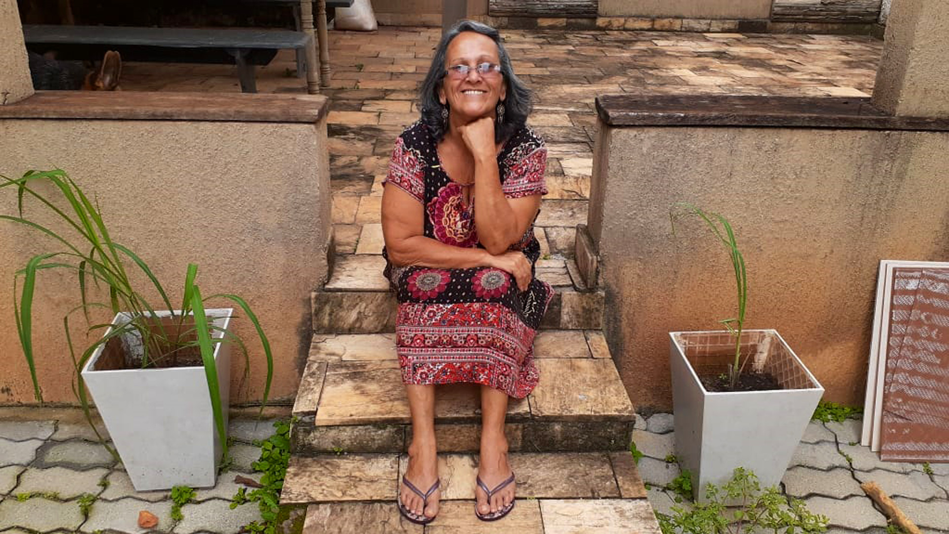 Em Brasília, Regina de Mendonça já plantou as sementes de algodão e as mudas de capim-santo e de citronela que adquiriu no Mão na Massa. Foto: Regina de Mendonça