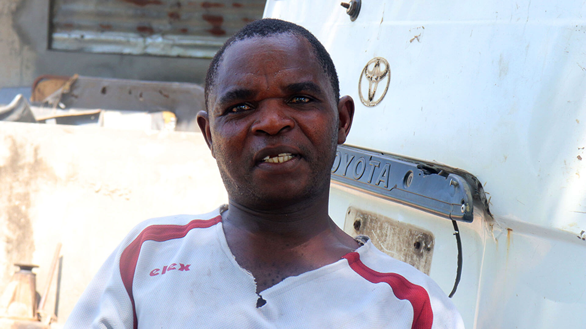 Agostinho diz que, depois de entrar no projeto, aprendeu a dividir as tarefas domésticas com a sua esposa. Foto: ActionAid