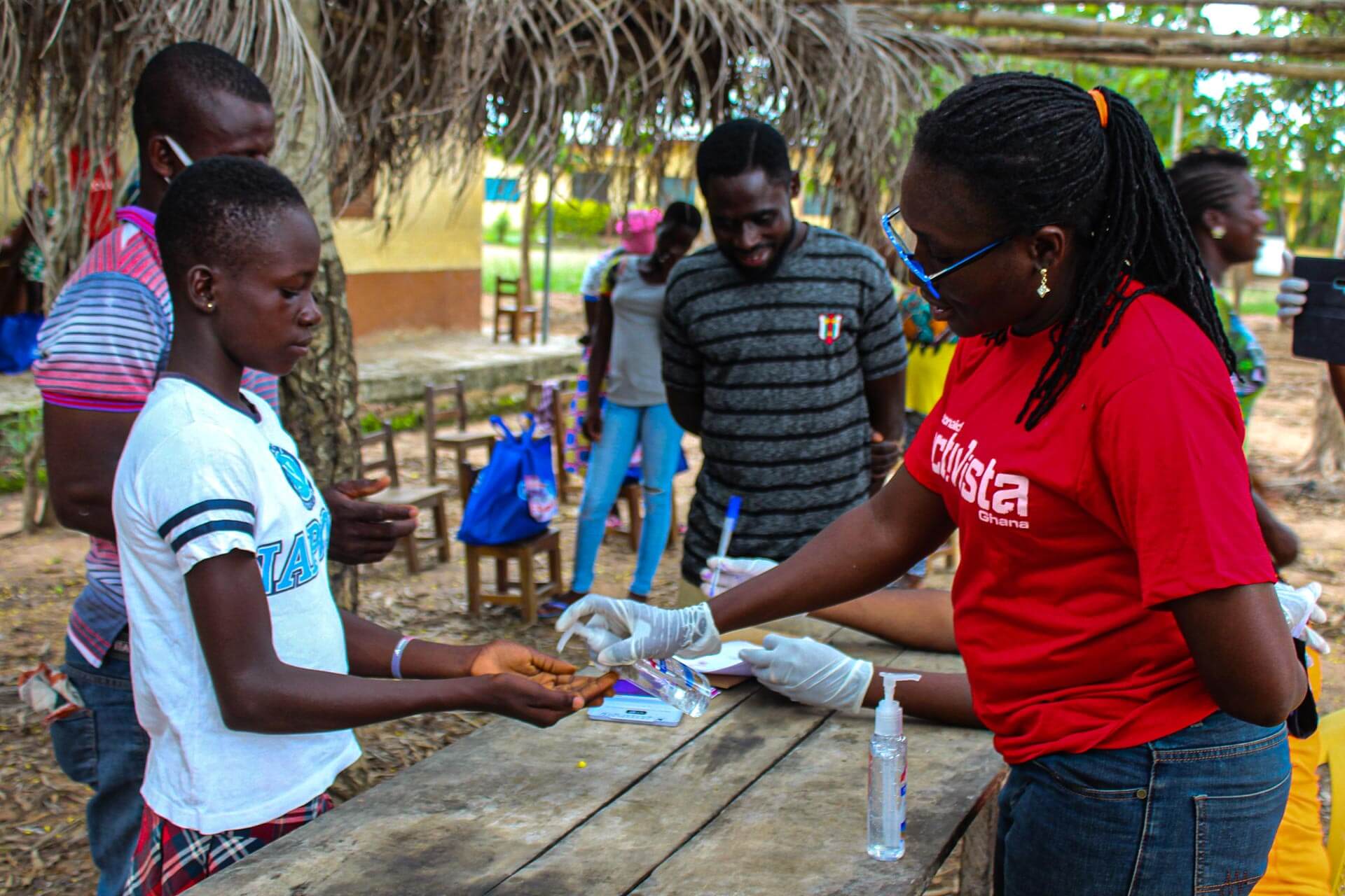 Em Gana, a ActionAid treinou 3.500 pessoas a respeito dos protocolos sanitários, e distribuiu suprimentos alimentares e de higiene. Foto: ActionAid