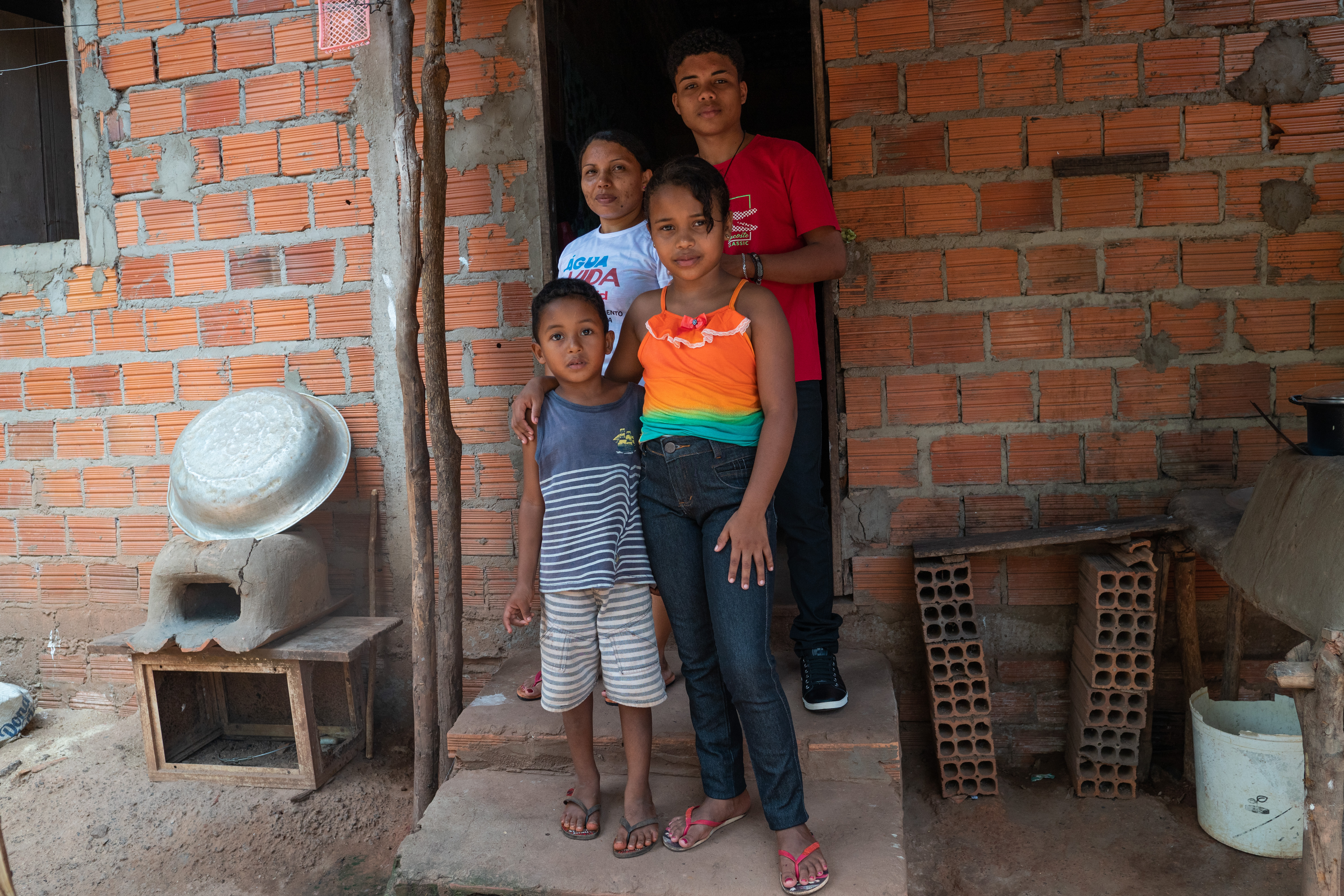 A preocupação com a saúde dos filhos era constante na vida de Luzia, mas com acesso à água limpa do biofiltro, ela pode ficar mais tranquila / Foto: Ingrid Barros / ActionAid