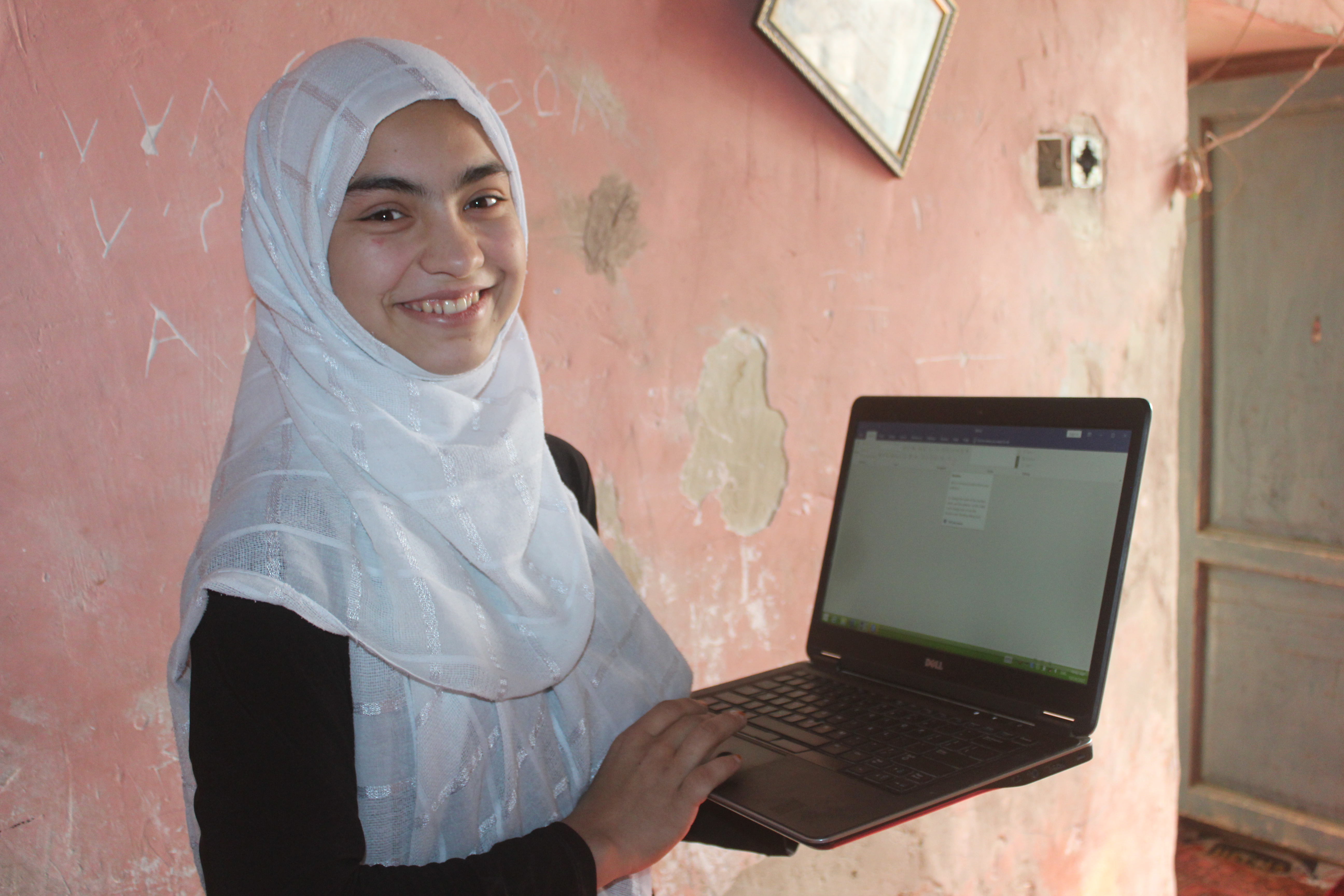 Najiba sonha em se tornar médica para poder se dedicar à sua comunidade / Foto: Shabnam Mohammadi / ActionAid