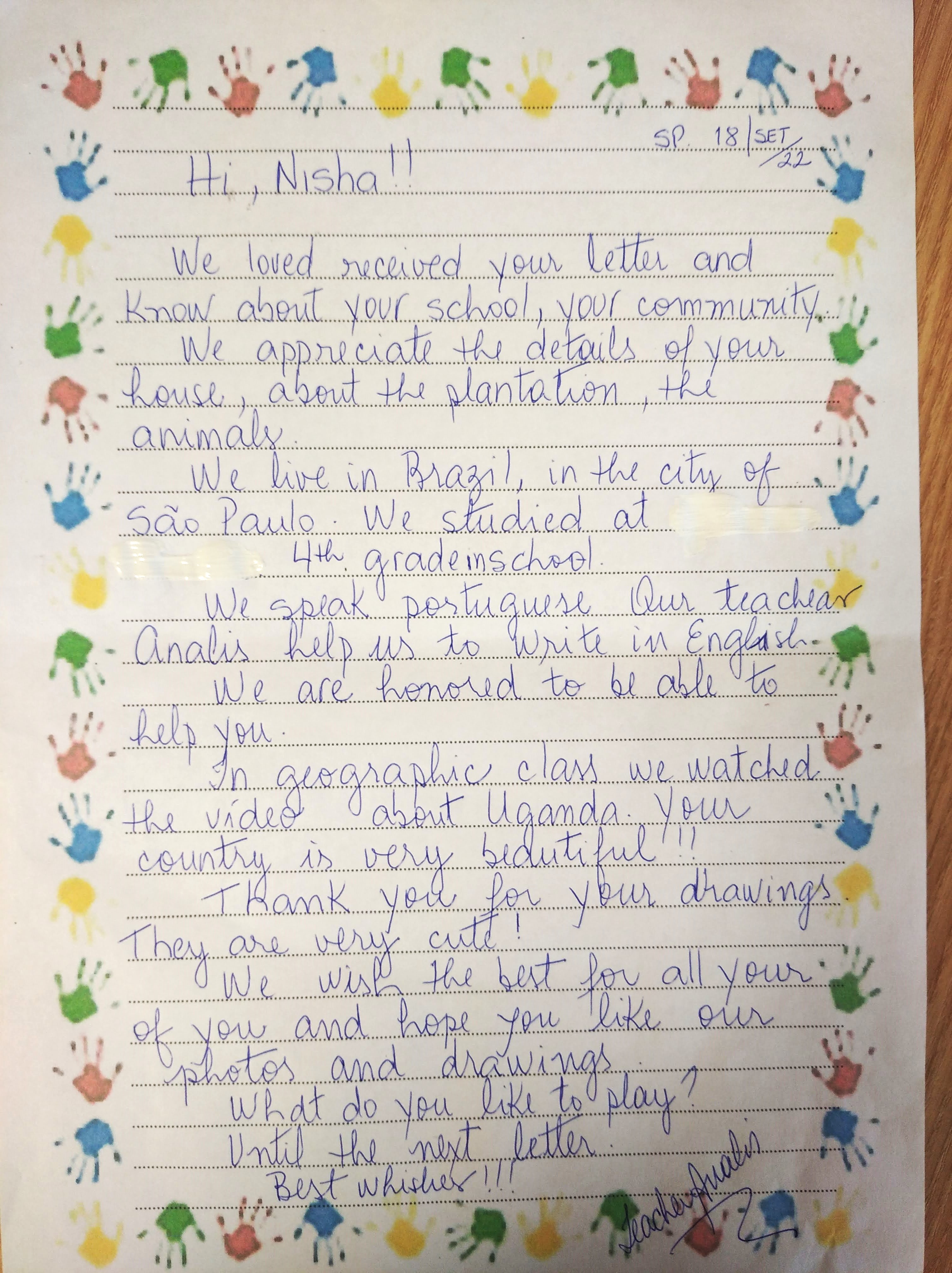 Uma das cartas enviadas pelas crianças para Nisha; a turma escreve coletivamente em português e, com a ajuda do Google Tradutor, passam o texto para o inglês