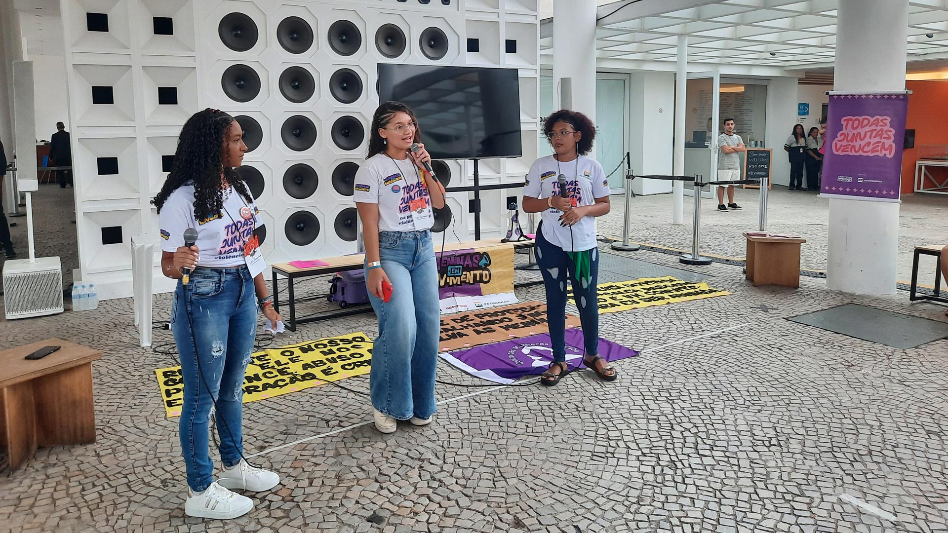Yasmin, Sandy e Laura representaram o projeto Meninas em Movimento no Festival Mulheres do Mundo - WOW, no Rio de Janeiro. Foto: ActionAid