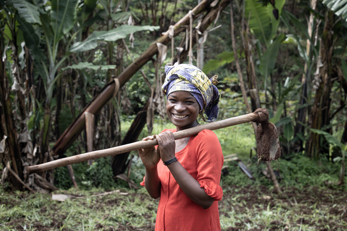 Zandi consegue cuidar melhor da sua colheita agora com técnicas agroecológicas / Foto: Esther N'sapu / ActionAid