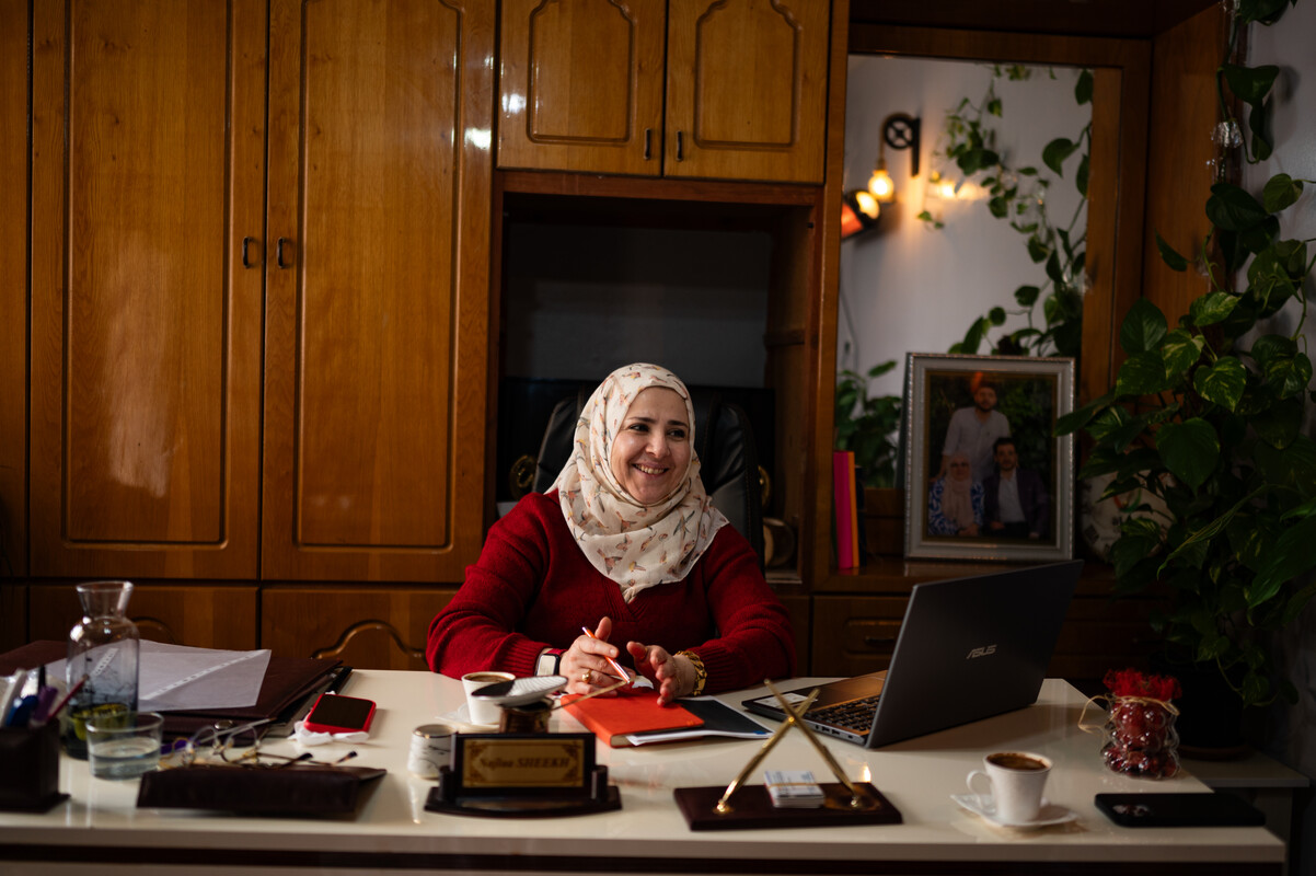 Najla’a é uma sobrevivente da guerra na Síria e, depois de reconstruir sua vida na Turquia, ajuda outras mulheres a transformarem suas realidades / Foto: Cansu yıldıran / ActionAid